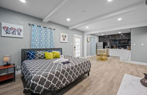 Modern Studio Retreat with Free Park - Foto 11