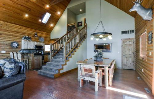 Luxury Lakefront Chalet Resort 2 Pools FREE Amenities Dock Kayaks Waterslide - Foto 48