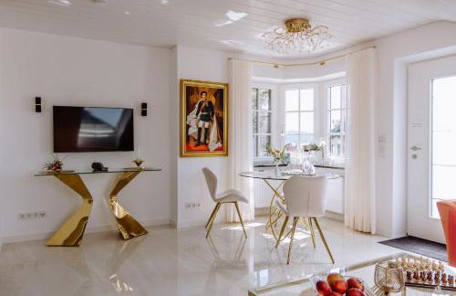 Ferienwohnung König Ludwig - Modernes Design-Apartment für Paare und Genießer am Starnberger See by LIVARIA - Foto 2