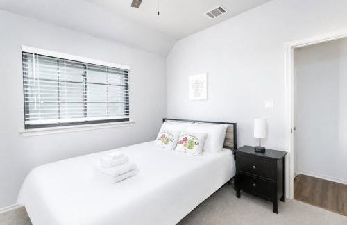 Modern Elegance Prime Location in Carrollton - Foto 17