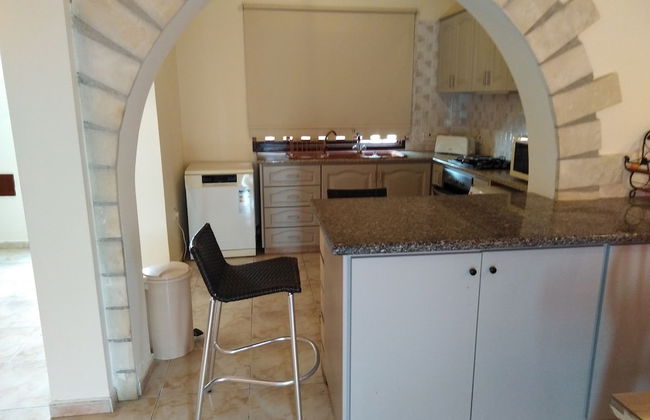 Lovely 7 Bedroom Villa !! - Photo 15