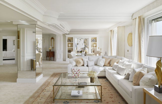 Four Seasons Hotel George V - Photo 23