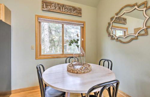 Cozy Dam Lake Escape with Dock, Yard and Water Access! - Foto 7