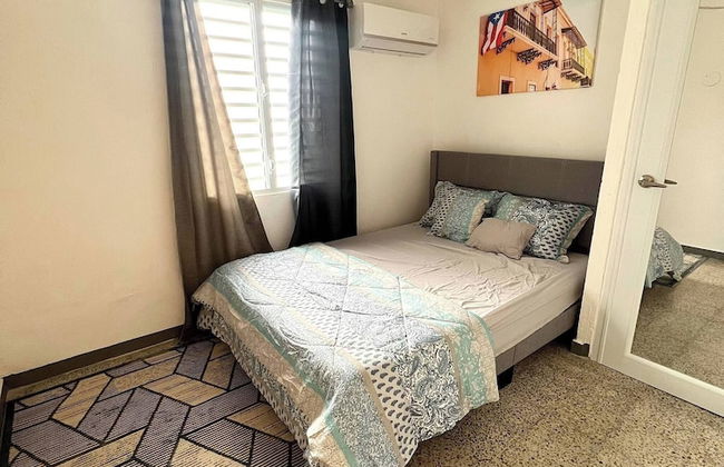 Stylish Remodeled 3BR w Yard Near Airport and Beaches - Photo 3