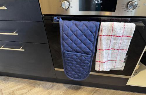 Manchester Stay Hub - 2BR with Free Parking, Near Airport & Attractions - Foto 21