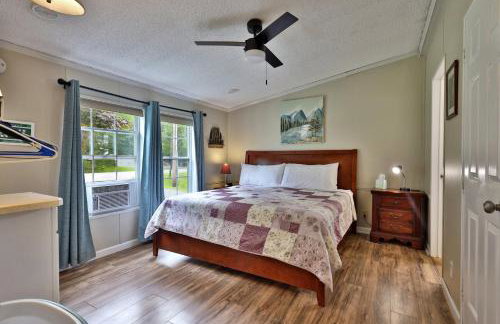 The Bomoseen Bungalow - Vermont Lake House Close to Ski Resorts! Private dock, ski rental ticket deals - Foto 20