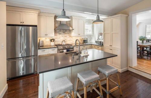 Brooke House In The Heart of Downtown with Patio! - Foto 8