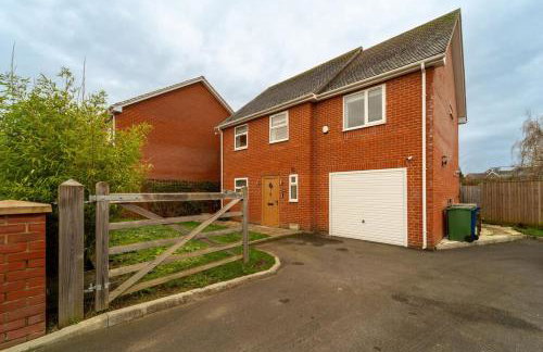 Modern 4-Bedroom Home, Ideal for Relocation, Ideal for Leisure Stays, Guests 8, Free WiFi - Foto 23