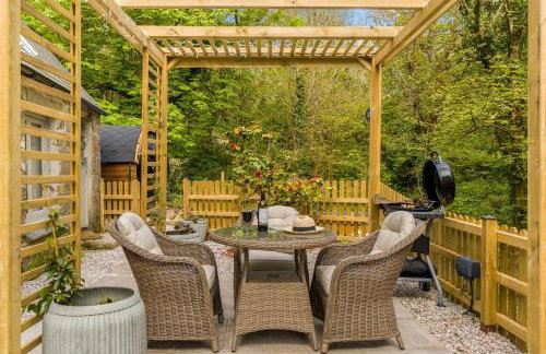 The Enchanted Cottage - Photo 17