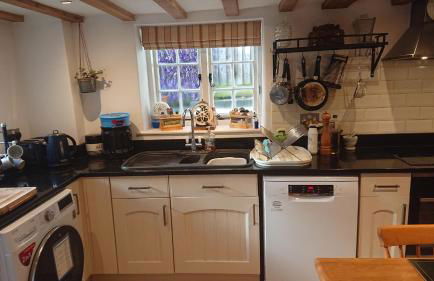 Charming 17th Century 2-bed Cottage in Medmenham - Foto 29