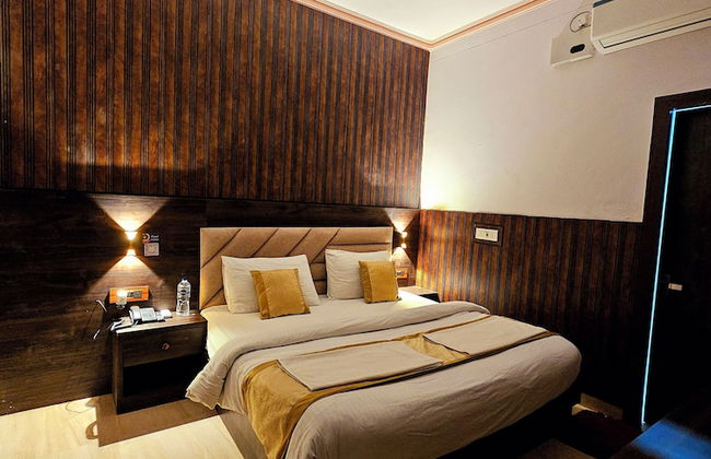 Shri Krishna Divine Dham - Photo 10