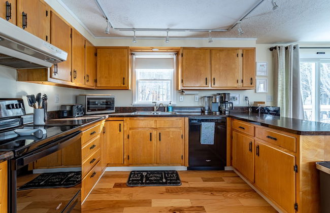 Ski Hike Lodge 5BR w Fire Pit Cozy Spaces - Foto 39