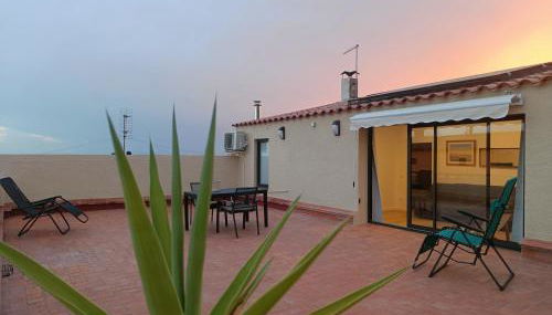 Sunny Relaxing Penthouse Costa Brava, Sea & Mountain Views, Huge Terrace, Fiber 1GB - Foto 2