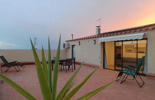 Sunny Relaxing Penthouse Costa Brava, Sea & Mountain Views, Huge Terrace, Fiber 1GB - Foto 2