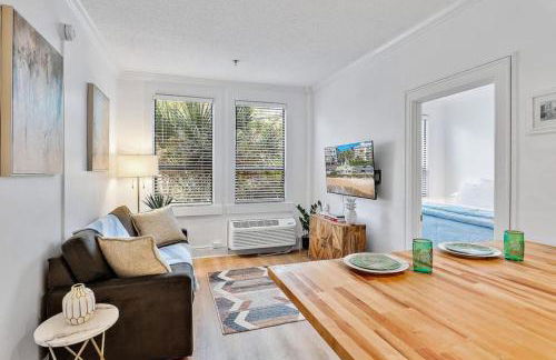 Chic 1BR Pineapple Pad Near Ocean and Pool - Foto 9