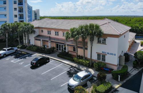 Ocean View Next to Pool and Amenities Corner Unit 3 Balconies OW20-201 - Foto 60