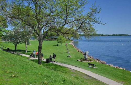 Nature's Blissful Haven - King Bed & Heated Garage - Foto 35