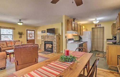 Creekside Retreat with Deck, 18 Miles to Wolf Ridge - Foto 10