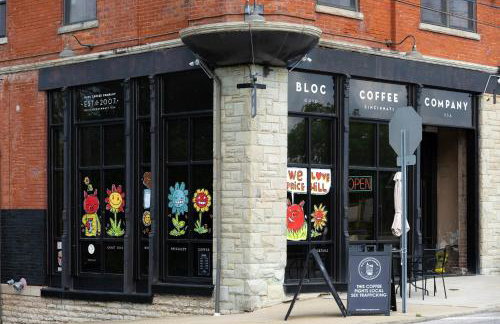 Above Coffee Shop, Cincy Hilltop Apt, City Views! - Foto 21