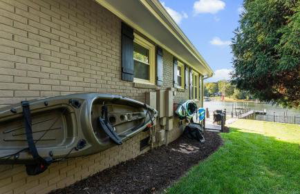 Dock Hot Tub Kayaks on Lake Norman Lakeside Gem by AvantStay - Foto 27