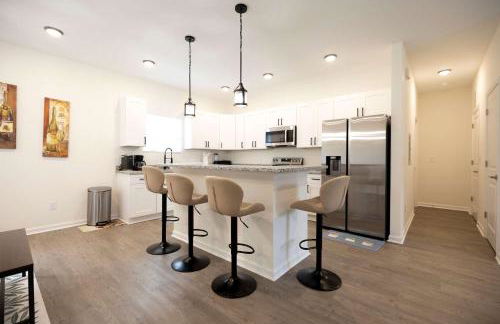 5 Min to Downtown - 12 to Elon - Deck - Wi-Fi - Foto 12