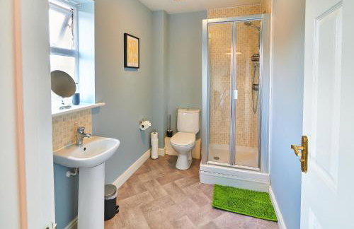 4 Spacious Bedrooms, En-Suites, Private Driveway, Tamworth Accommodation for Contractors and Families - Foto 15