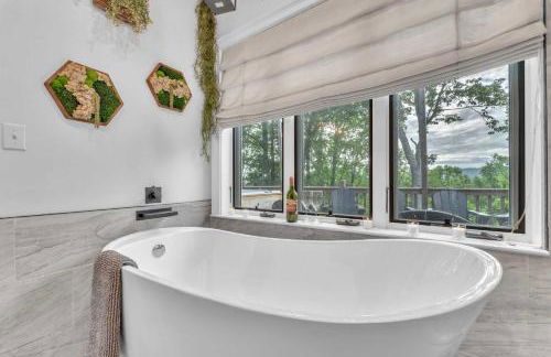 The Retreat at Wildwood - Hot Tub Theater & Deck - Foto 24