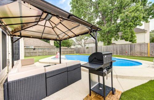 Amazing Getaway Home - 4 Bedrooms 2,5 Baths - West Houston, Katy, Richmond - Huge Pool, Mini-Golf, PingPong, Billards, BBQ, Katy Asian Town, Typhoon Waterpark, King Bed - Foto 27