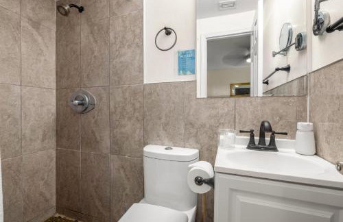 Artful Home Near Design District - Photo 16