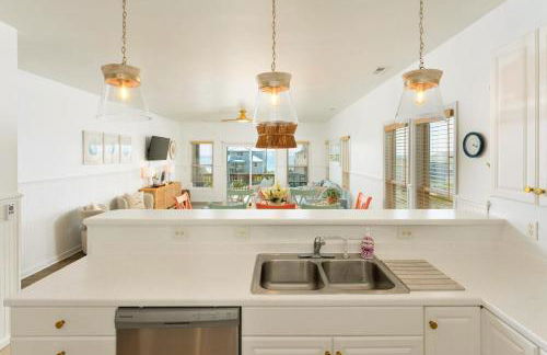 Ocean-View Pet-Friendly Beach Access Retreat - Photo 9