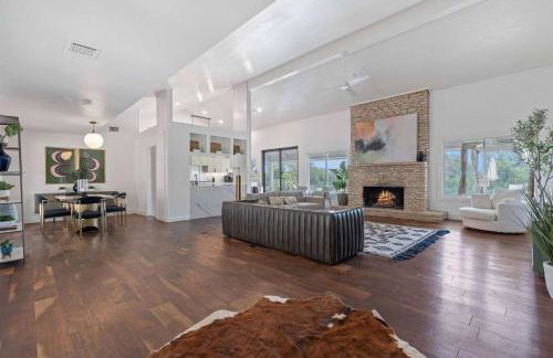 Luxurious Modern Retreat with Private Pool & Patio - Foto 13