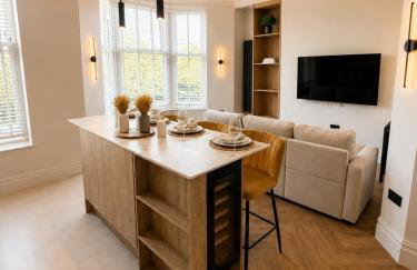 East Parade Collection, Opaz House Flat 3 - Photo 4