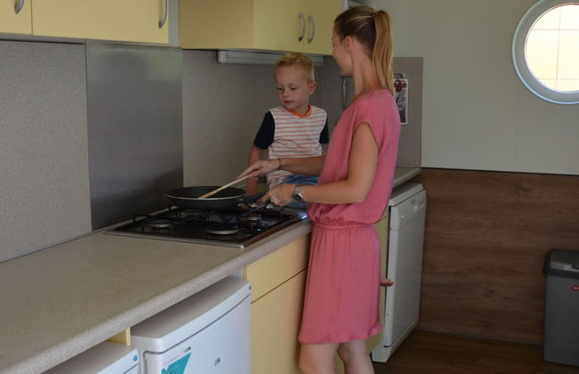 Bungalow in South Holland With Unique Design - Photo 4