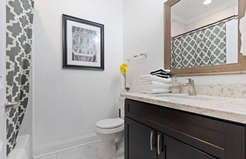 Mid-City 4BR w Pool & Balcony Near Streetcar & FQ - Foto 16