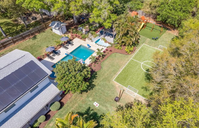 Luxe Largo Retreat: Pool, Games, Basketball & More - Foto 63