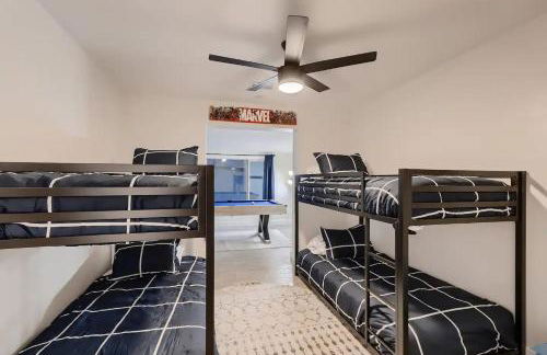 Peaceful Family Friendly 4 Bedroom Home with pool - Photo 9