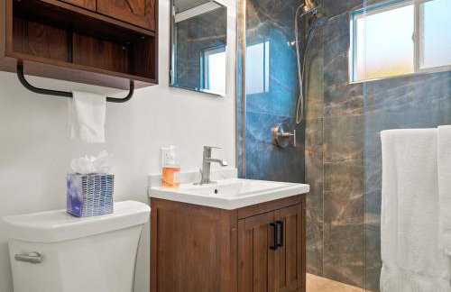 Bay Park Garden Paradise - central Location, AC, Washer Dryer & Private yard! - Foto 10