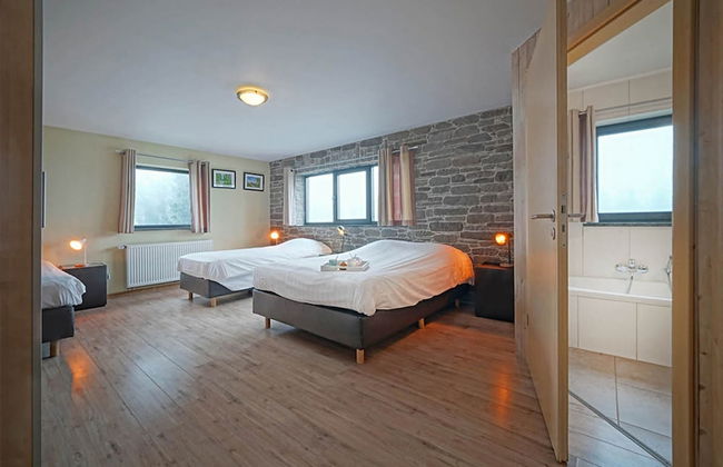 A Stylish Villa in a Green Setting, With a Fully Equipped Wellness Center - Foto 3