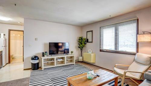 Walk to hospital&campus - Free parking with desk & works - Foto 1