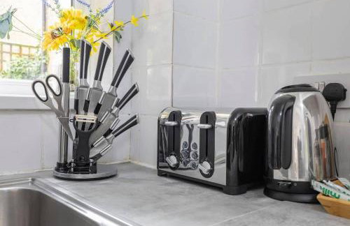 Stylish 1-Bed Luxury Retreat - Photo 13