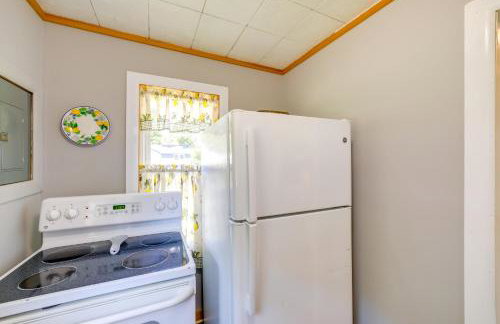 Wayland Retreat with Deck Walk to Downtown! - Foto 13