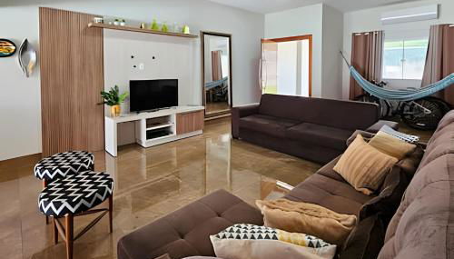 Casa ampla e confortável. Piscina e churrasqueira. - Foto 2