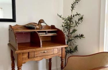 The Swiss Hill Farmhouse - 5 Bedrooms w Hot Tub - Foto 39