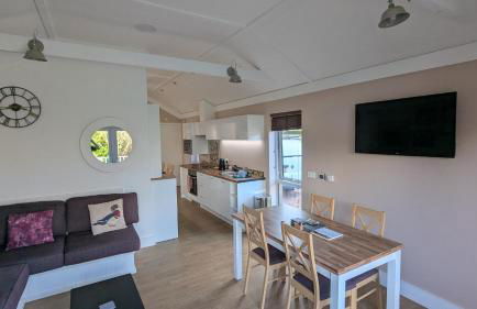 The Dochart Lodge with hot tub Braidhaugh Crieff - Photo 1