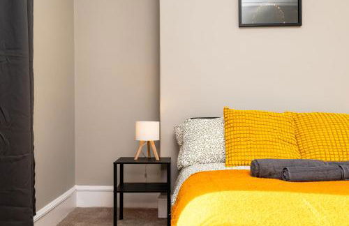 2 Bedroom Flat - Free Parking - by Holiday Homes - Foto 11