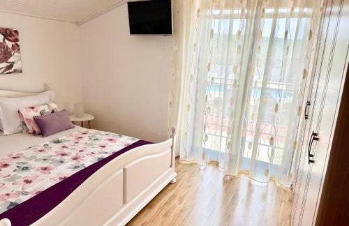 Spacious villa for 10 with a big private pool - Photo 19