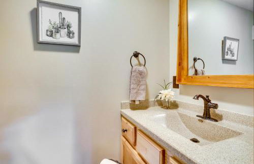 half Mi to Song Mtn Resort! All-Season Basecamp - Photo 16