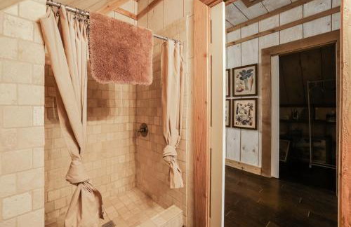 Chic Tree House Studio about 24 Mi to Bandera! - Foto 17