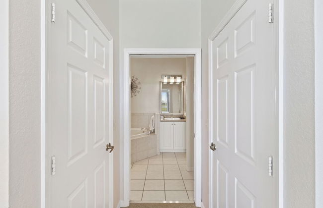 Genoa Vacation Rental: Stylish 2-BR Condo with Golf & Lake Views. Resort-Style Pool, Hot Tub, and Easy Access to Championship Golf. Minutes from Naples Beaches, 5th Avenue S, and Marco Island - Foto 15