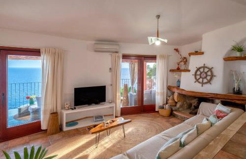 Villa Patty with infinity pool in front of the sea, parking and wifi - Foto 64